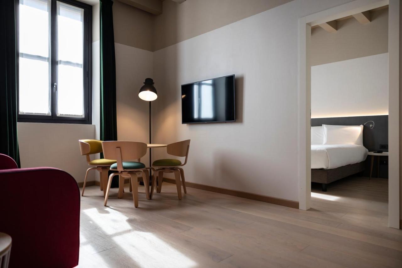 Savona 18 Suites Милано Стая снимка